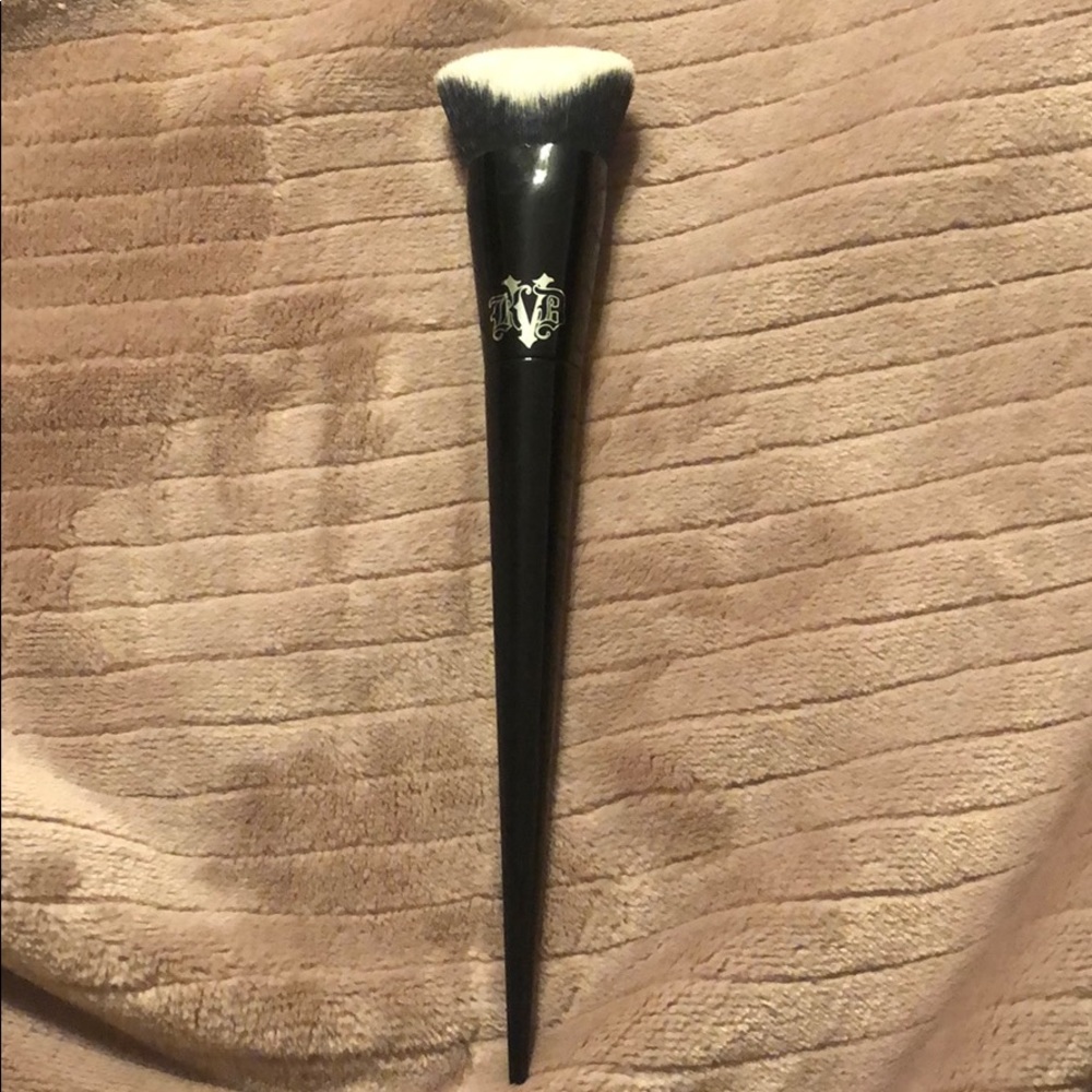 Kat Von D Lock-It Edge Foundation Brush 10 - Picture 3 of 6